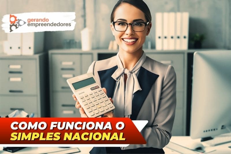 Simples Nacional - Imagem de contadora especializada no regime tributário simplificado segurando calculadora